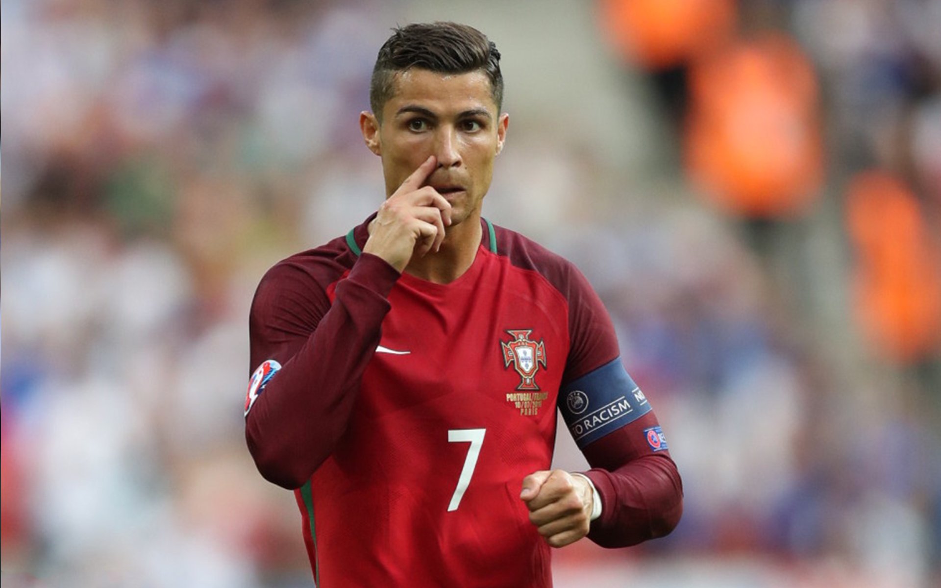 “马丁·高尔西以强大体能和智慧震撼橄榄球场”